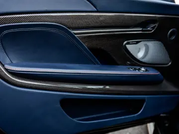ASTON MARTIN Vanquish Volante Q CARBON GLOSS BLACK BESPOKE