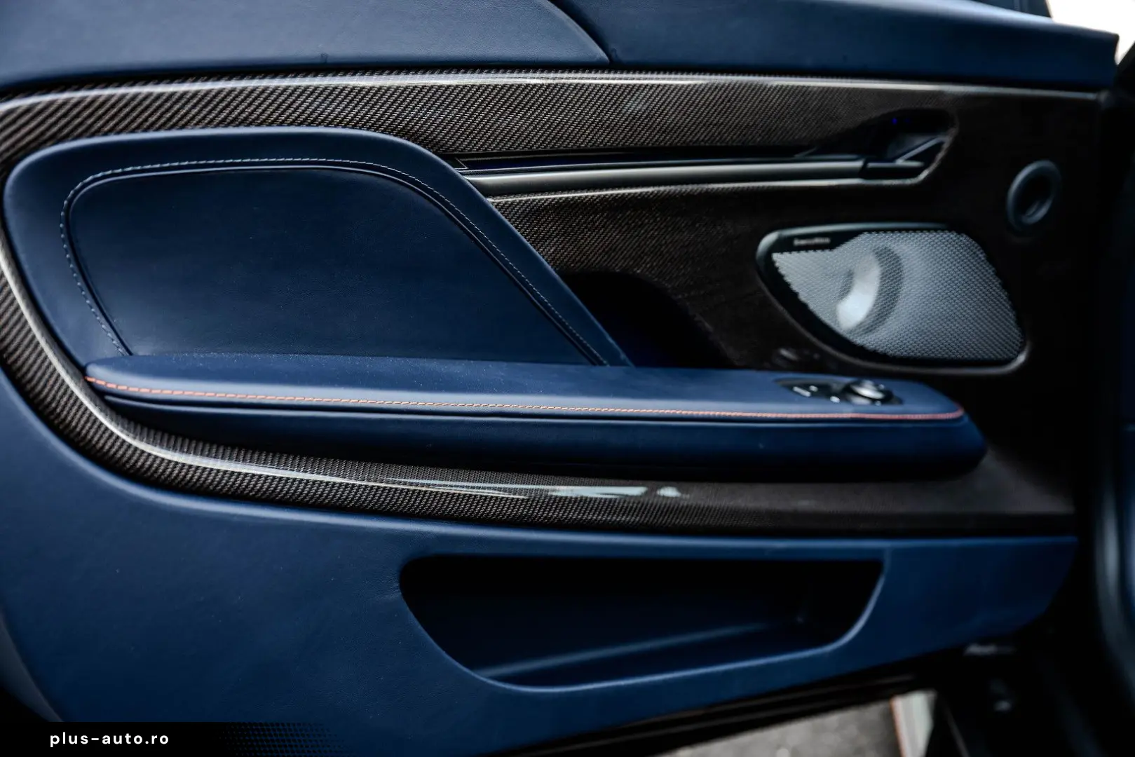 ASTON MARTIN Vanquish Volante Q CARBON GLOSS BLACK BESPOKE