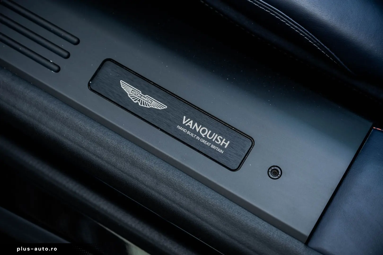ASTON MARTIN Vanquish Volante Q CARBON GLOSS BLACK BESPOKE