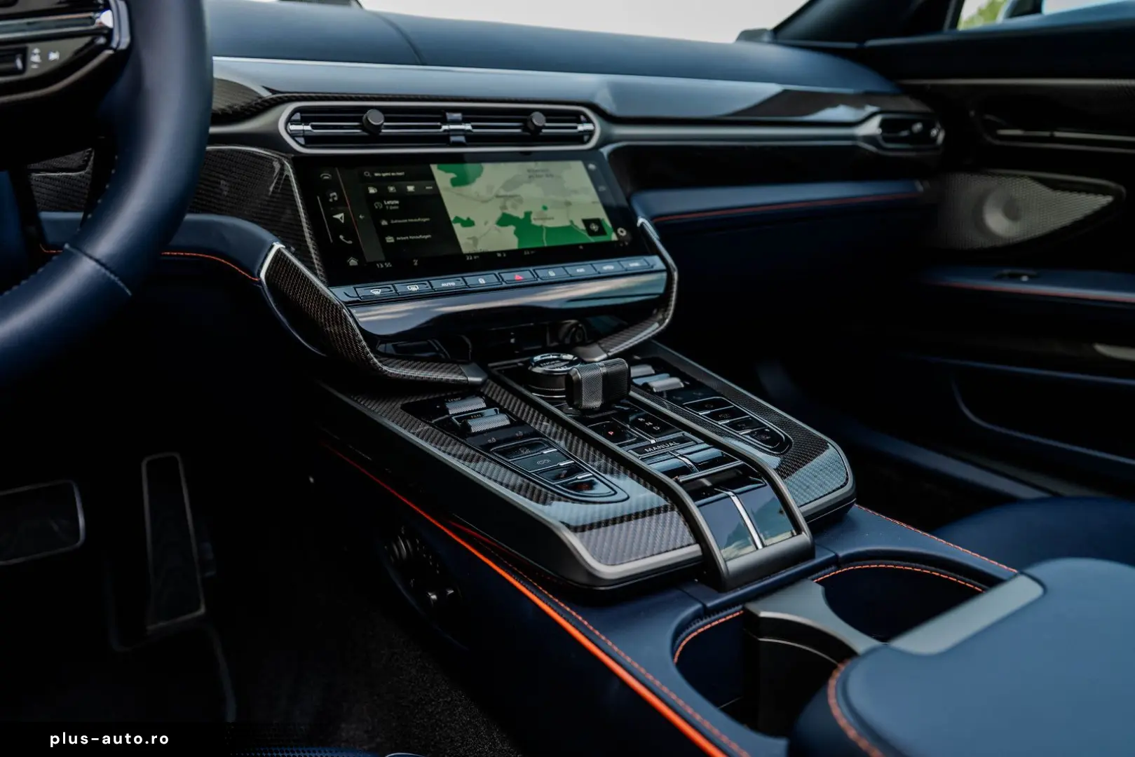 ASTON MARTIN Vanquish Volante Q CARBON GLOSS BLACK BESPOKE