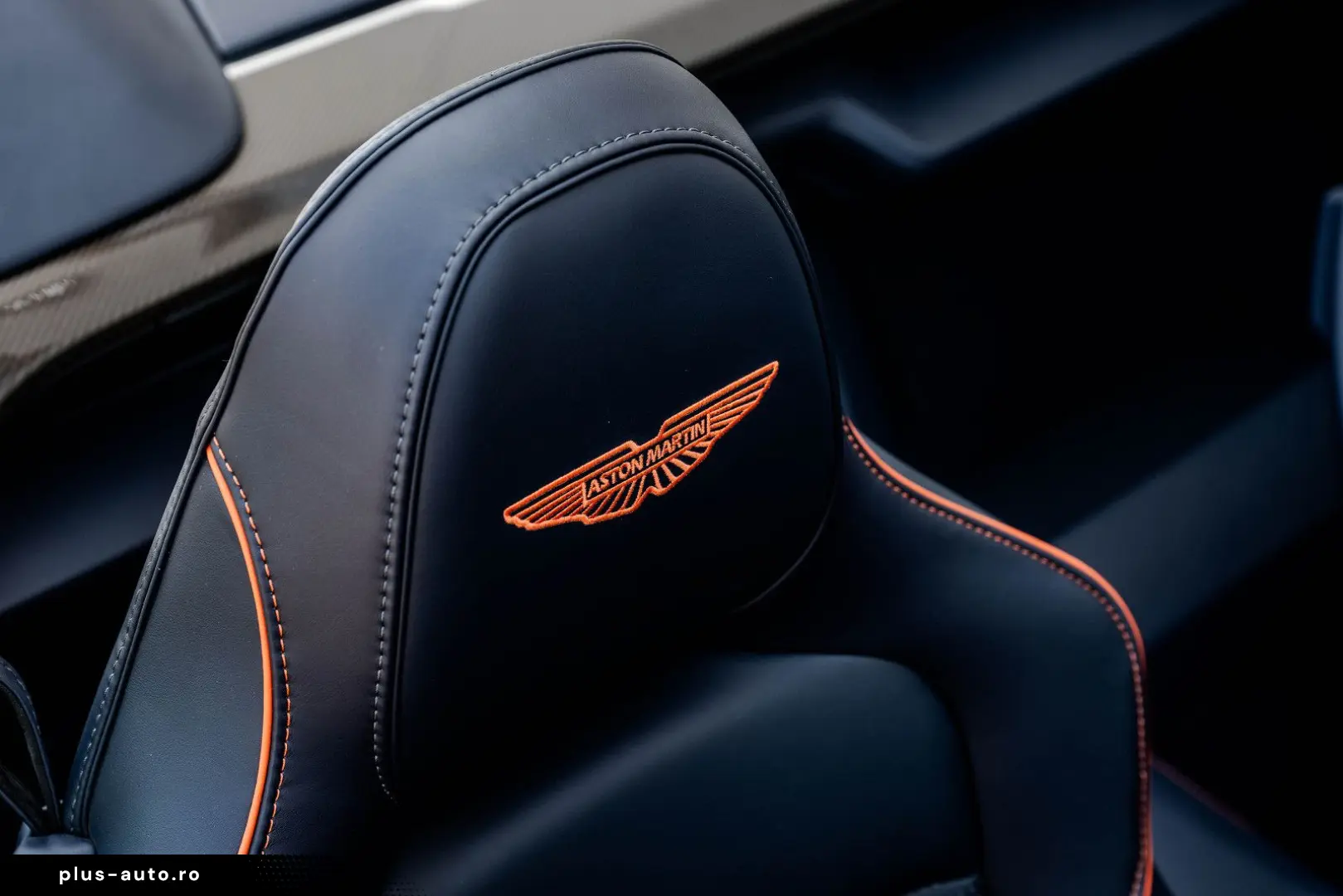 ASTON MARTIN Vanquish Volante Q CARBON GLOSS BLACK BESPOKE