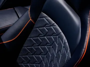 ASTON MARTIN Vanquish Volante Q CARBON GLOSS BLACK BESPOKE
