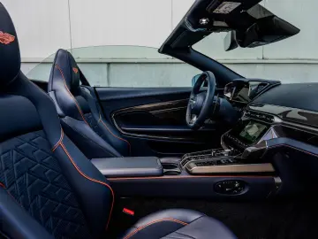 ASTON MARTIN Vanquish Volante Q CARBON GLOSS BLACK BESPOKE