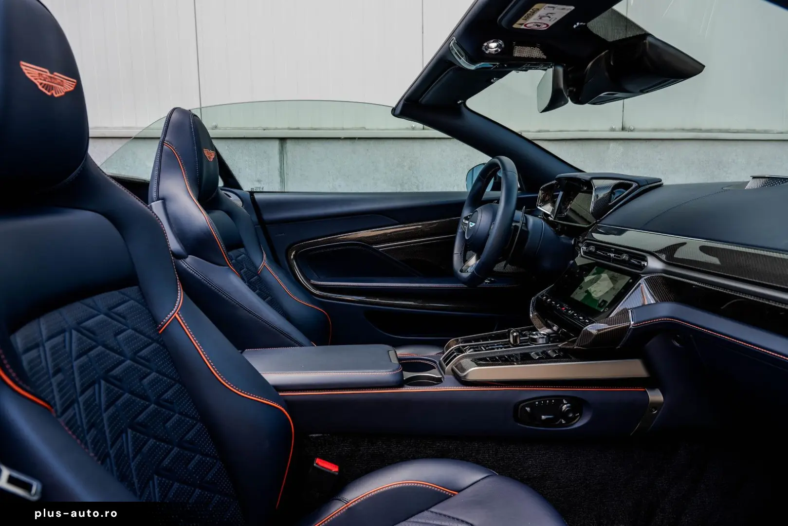 ASTON MARTIN Vanquish Volante Q CARBON GLOSS BLACK BESPOKE