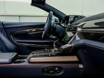 ASTON MARTIN Vanquish Volante Q CARBON GLOSS BLACK BESPOKE