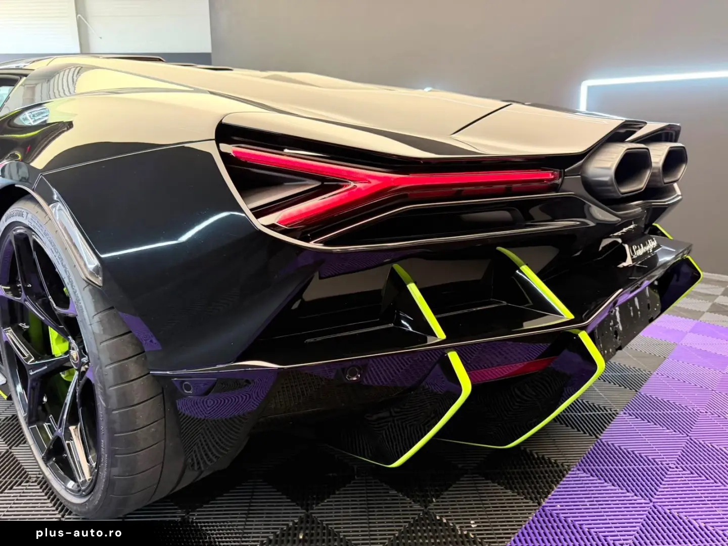 LAMBORGHINI Revuelto- Ad Personan- Carbon- Sonos