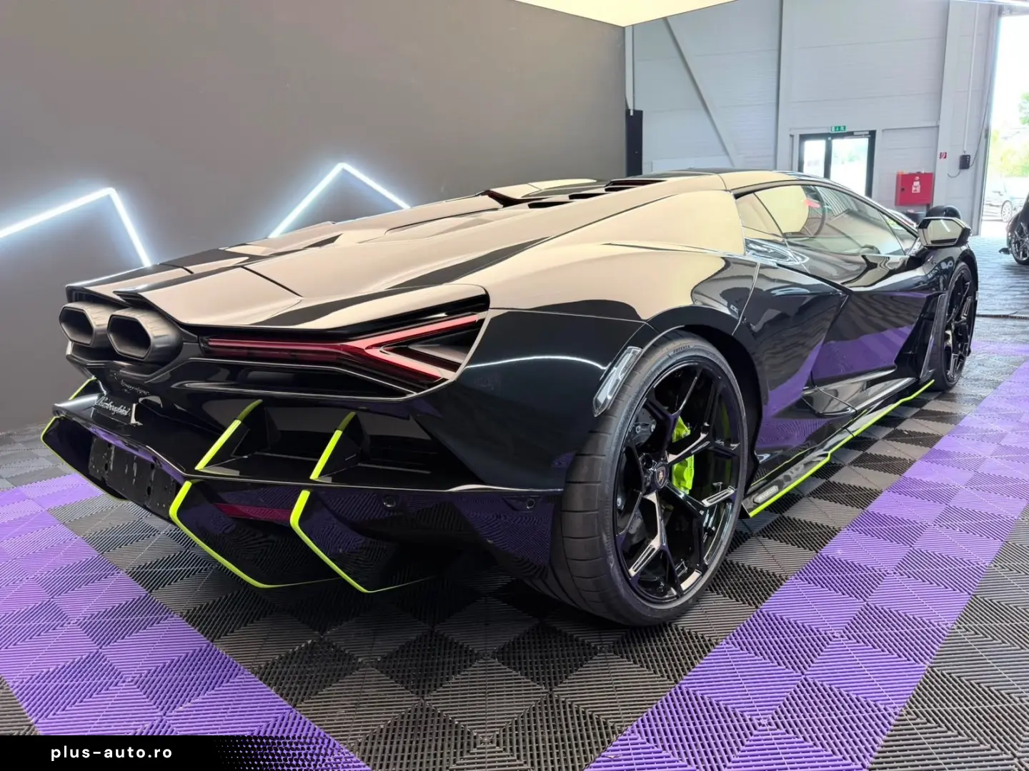 LAMBORGHINI Revuelto- Ad Personan- Carbon- Sonos
