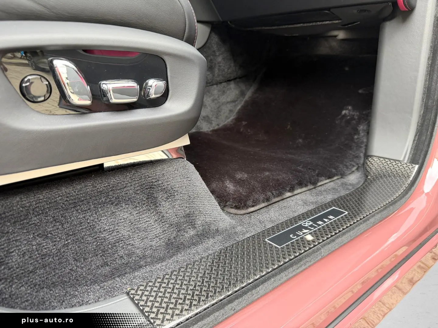 ROLLS ROYCE Cullinan Black Badge Series II 23  Lounge Seats