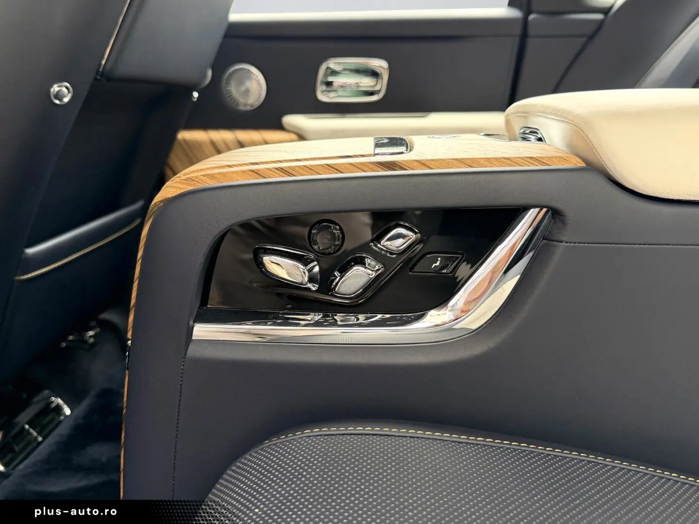 ROLLS ROYCE Cullinan 4 Seats Shooting Star Picnic Tables