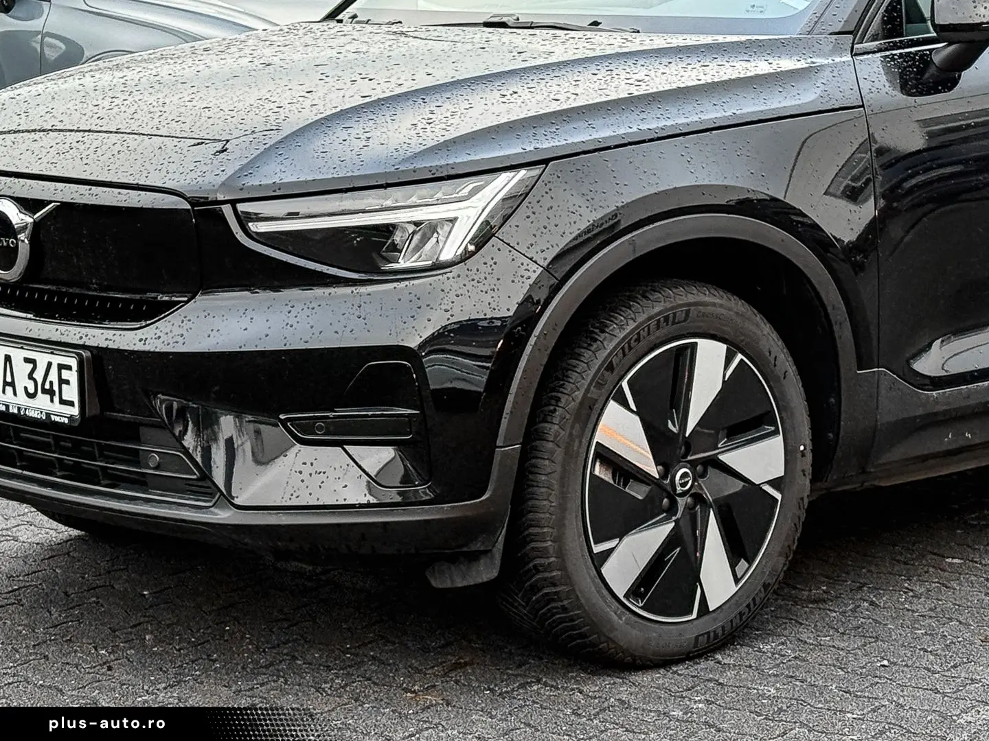 VOLVO C40 Recharge Twin Motor AWD Plus Pilot Assist