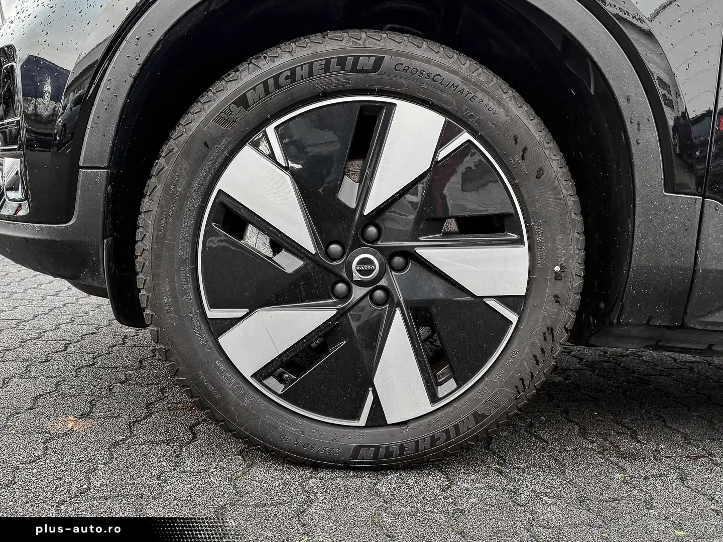 VOLVO C40 Recharge Twin Motor AWD Plus Pilot Assist