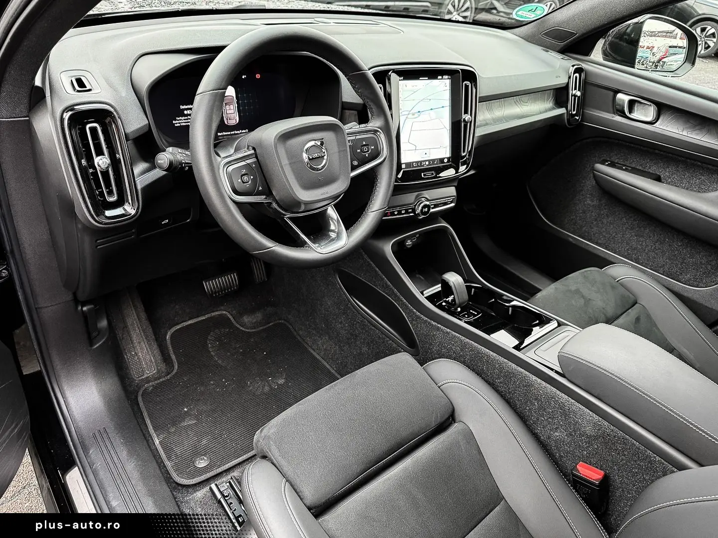 VOLVO C40 Recharge Twin Motor AWD Plus Pilot Assist