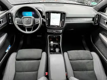 VOLVO C40 Recharge Twin Motor AWD Plus Pilot Assist