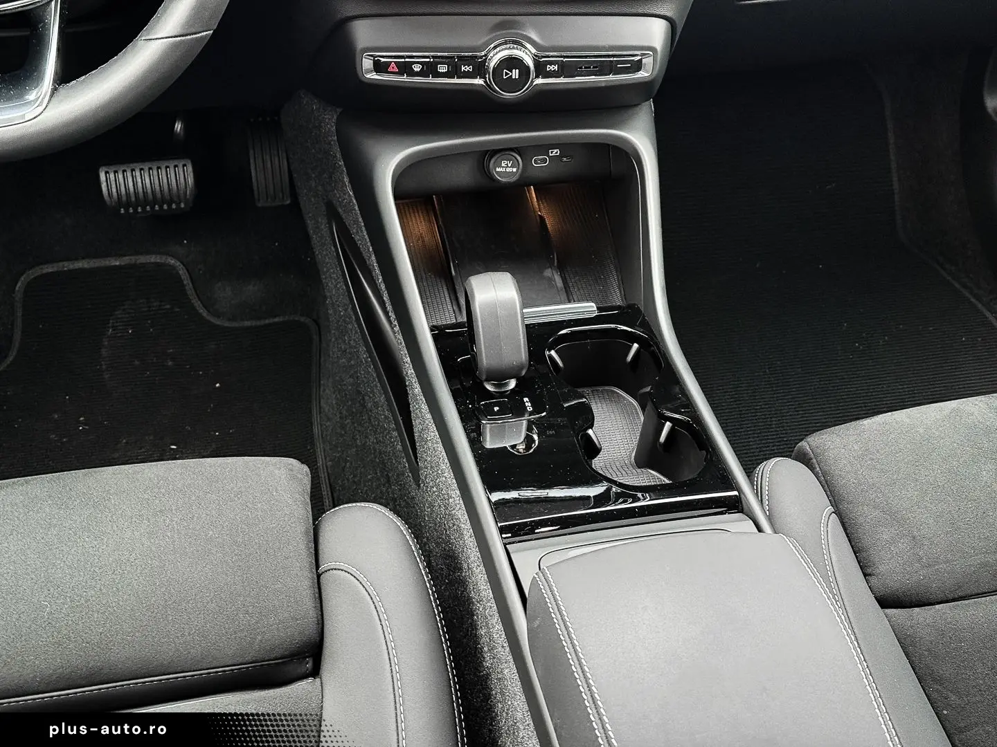 VOLVO C40 Recharge Twin Motor AWD Plus Pilot Assist