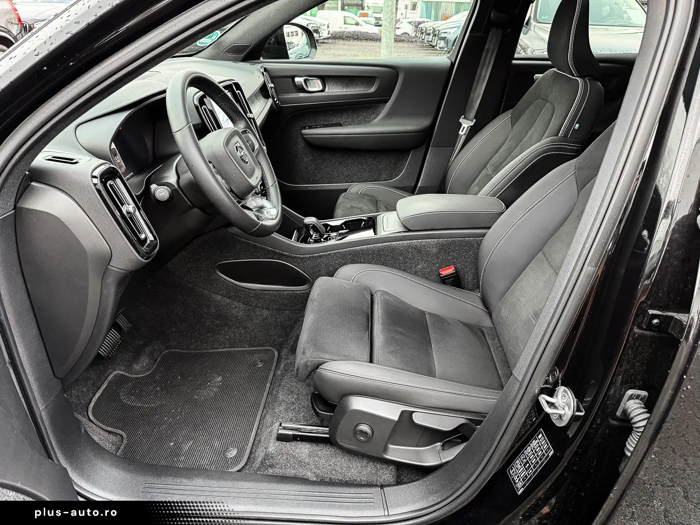 VOLVO C40 Recharge Twin Motor AWD Plus Pilot Assist