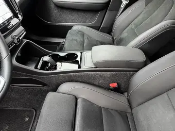 VOLVO C40 Recharge Twin Motor AWD Plus Pilot Assist
