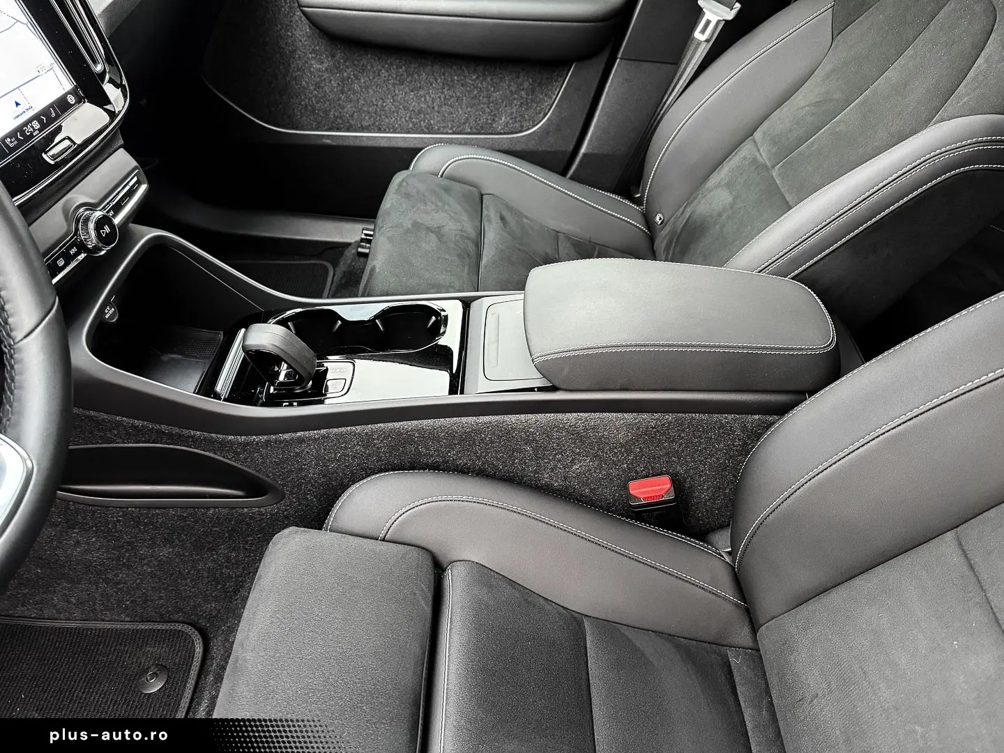 VOLVO C40 Recharge Twin Motor AWD Plus Pilot Assist