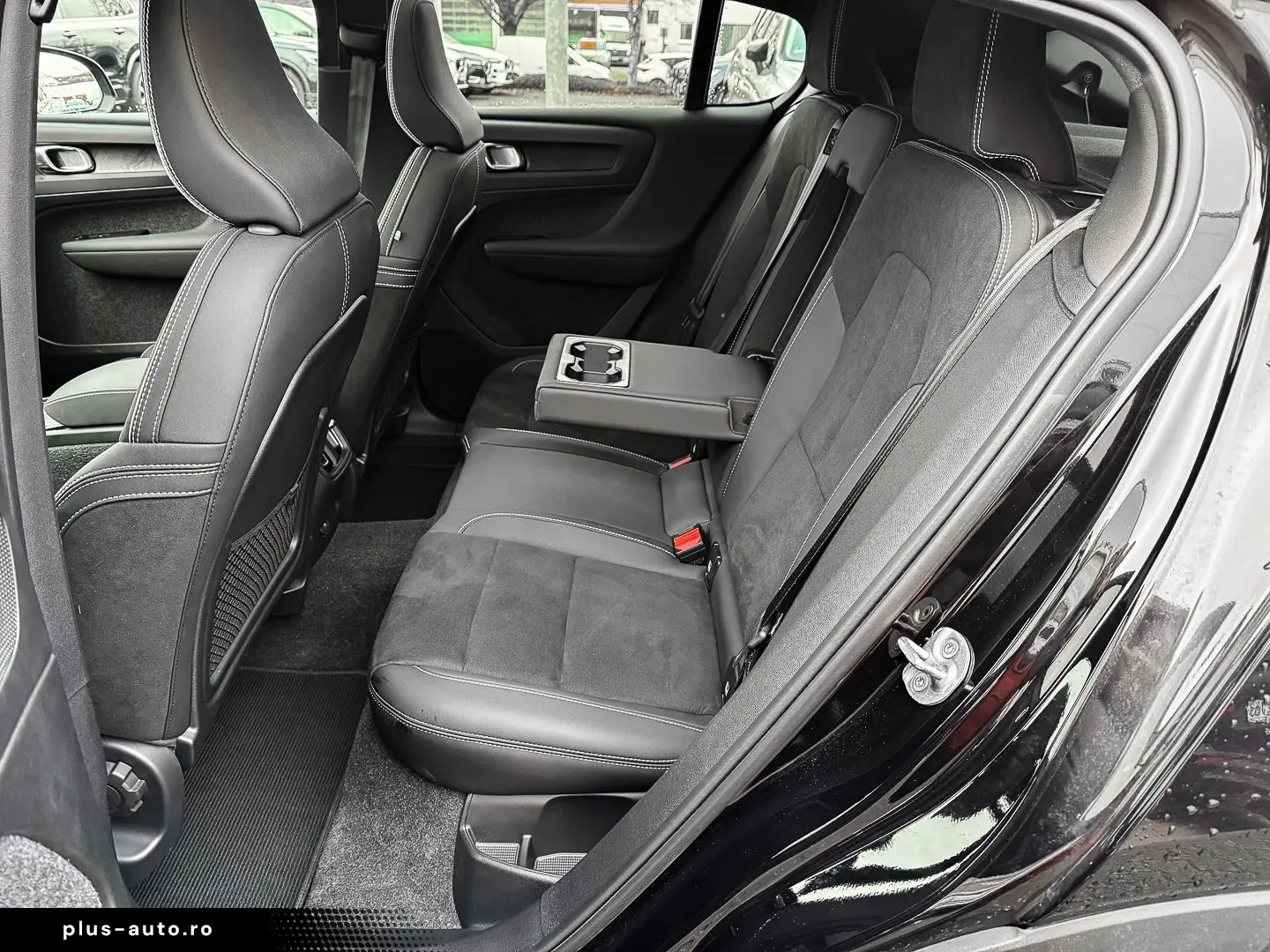 VOLVO C40 Recharge Twin Motor AWD Plus Pilot Assist