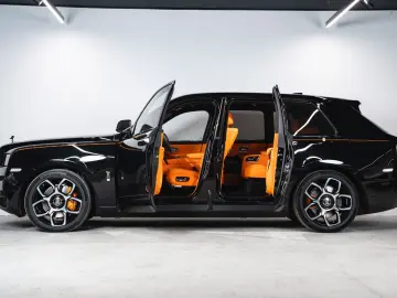ROLLS ROYCE Cullinan Black Badge  FULL OPTION  1 OWNER