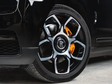 ROLLS ROYCE Cullinan Black Badge  FULL OPTION  1 OWNER