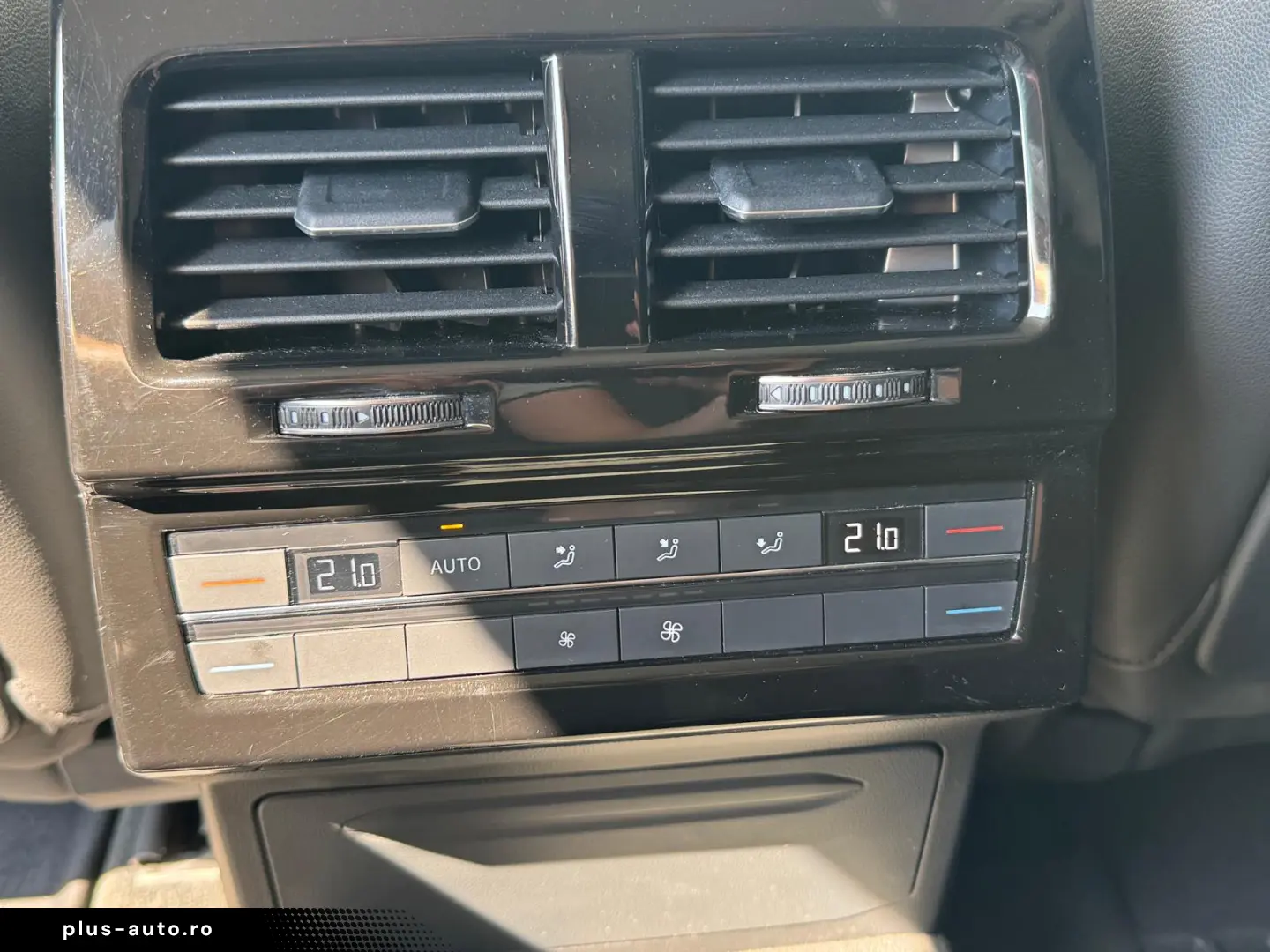 Volkswagen TOUAREG SUV 2022