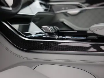 AUDI A8L 60 TFSIe quattro   Design Selection