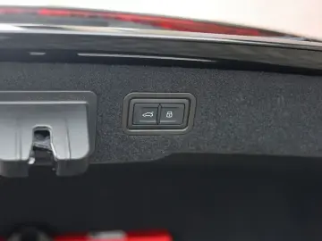 AUDI A8L 60 TFSIe quattro   Design Selection