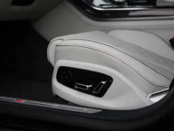 AUDI A8L 60 TFSIe quattro   Design Selection