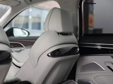 AUDI A8L 60 TFSIe quattro   Design Selection