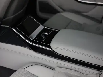 AUDI A8L 60 TFSIe quattro   Design Selection