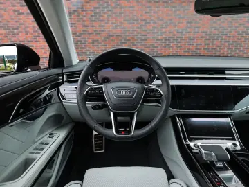AUDI A8L 60 TFSIe quattro   Design Selection