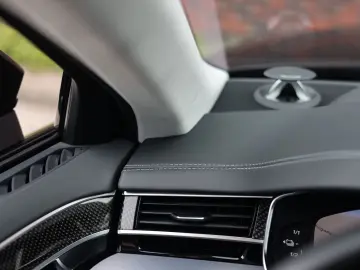 AUDI A8L 60 TFSIe quattro   Design Selection