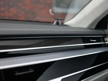 AUDI A8L 60 TFSIe quattro   Design Selection