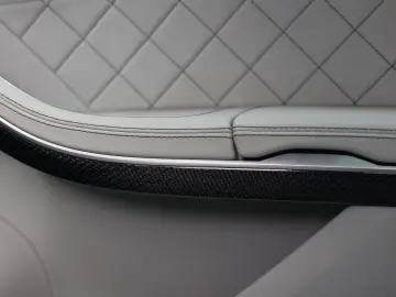 AUDI A8L 60 TFSIe quattro   Design Selection