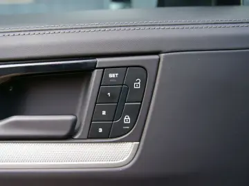 PORSCHE Cayenne E-Hybrid  PANO HEADUP BOSE INNO LUFT