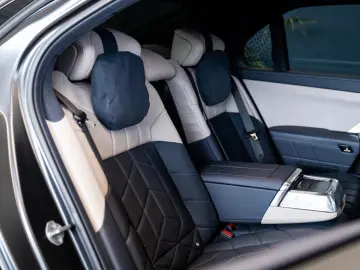 BMW 740d xDrive M Sport Pro Executive Lounge