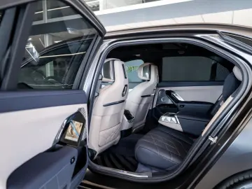 BMW 740d xDrive M Sport Pro Executive Lounge