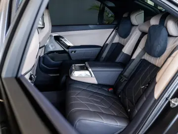 BMW 740d xDrive M Sport Pro Executive Lounge