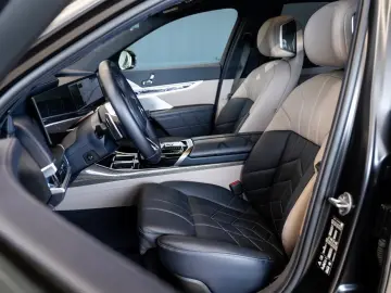 BMW 740d xDrive M Sport Pro Executive Lounge