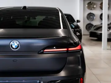 BMW 740d xDrive M Sport Pro Executive Lounge