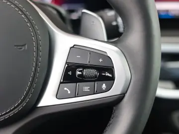 BMW X5 50e xDrive   M Performance - Pano - AHK