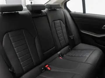 BMW 330i xD Komfort DAB HiFi Leder M Sport 19Zoll