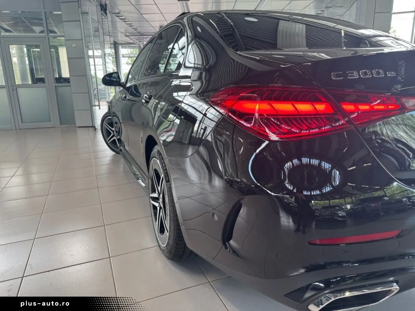 MERCEDES-BENZ C 300 e AMG  Pano-D  Night-P.  Burmester  360