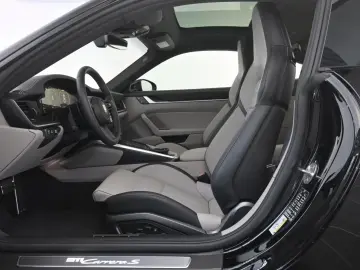 Porsche 911 Carrera S (992 II)