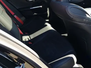 MERCEDES-BENZ C 300 d 4M  AMG Dig.Light AHK Pano Nig…