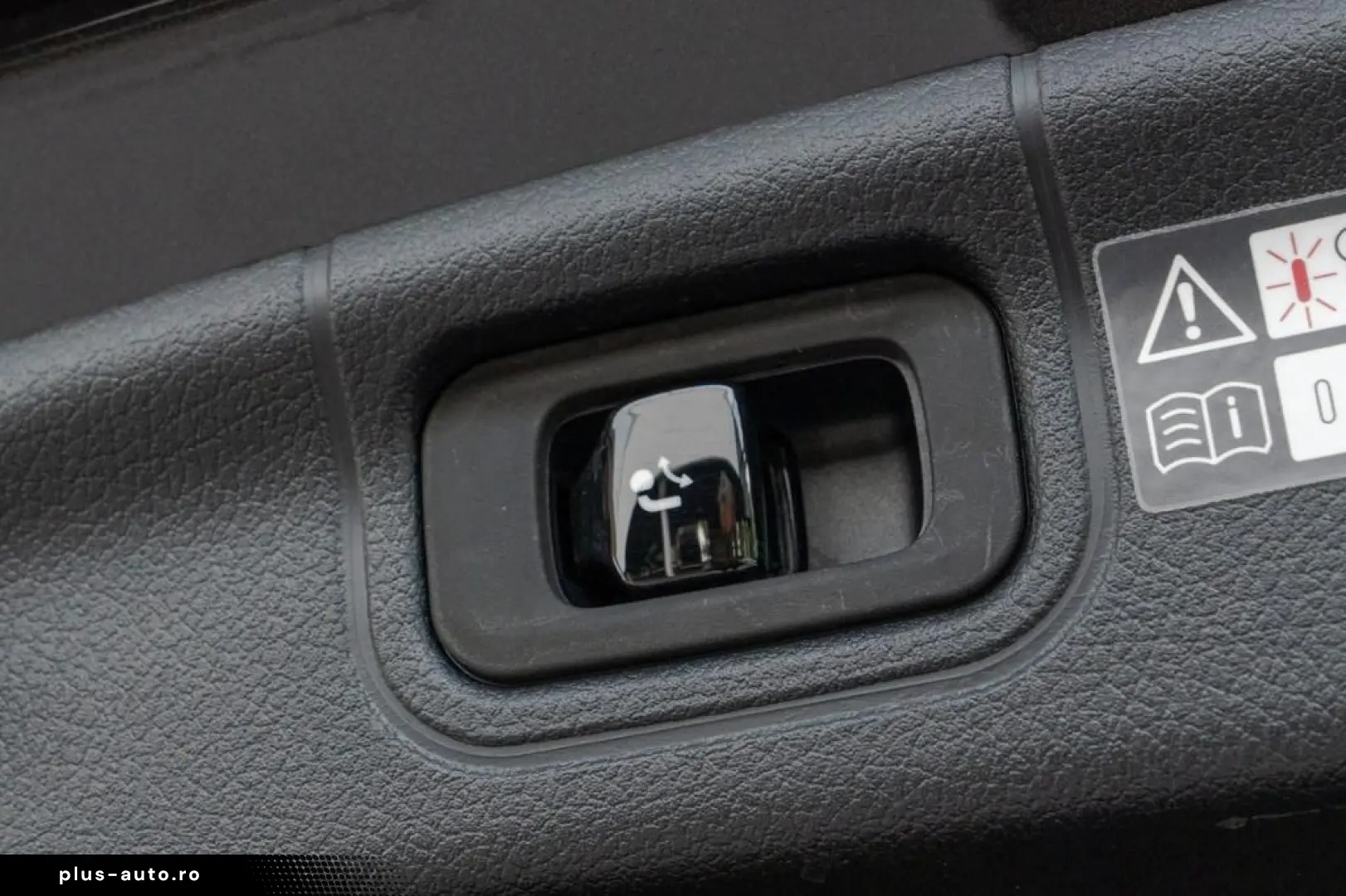 MERCEDES-BENZ C 300 d 4M  AMG Pano Head up Digital AHK
