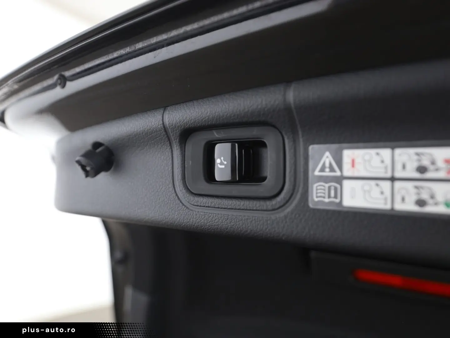 MERCEDES-BENZ C 300 d 4M AMG Standhz Pano AHK Distr.&hellip;