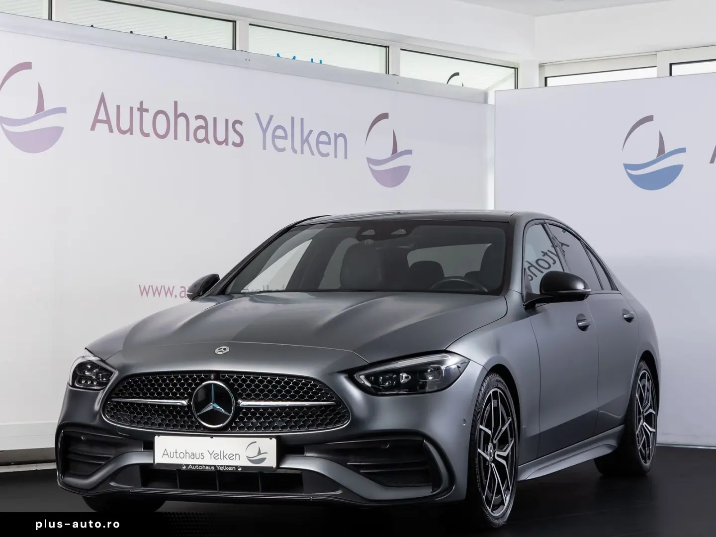 MERCEDES-BENZ C 300 4M AMG-LINE  DISTR PANO AHK 360
