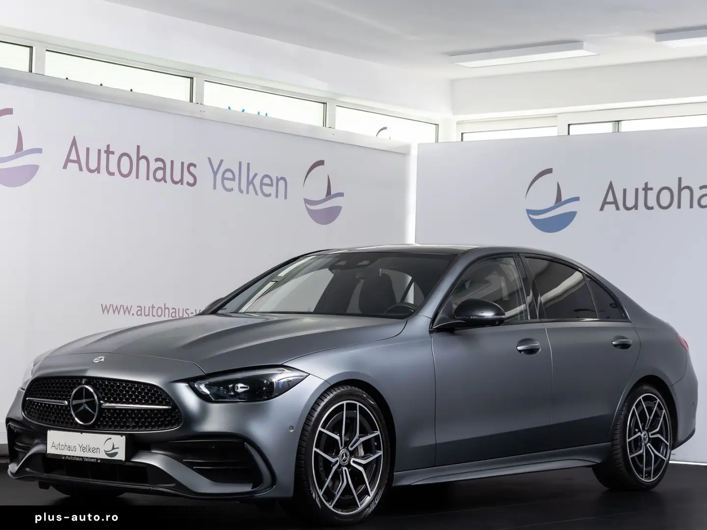 MERCEDES-BENZ C 300 4M AMG-LINE  DISTR PANO AHK 360