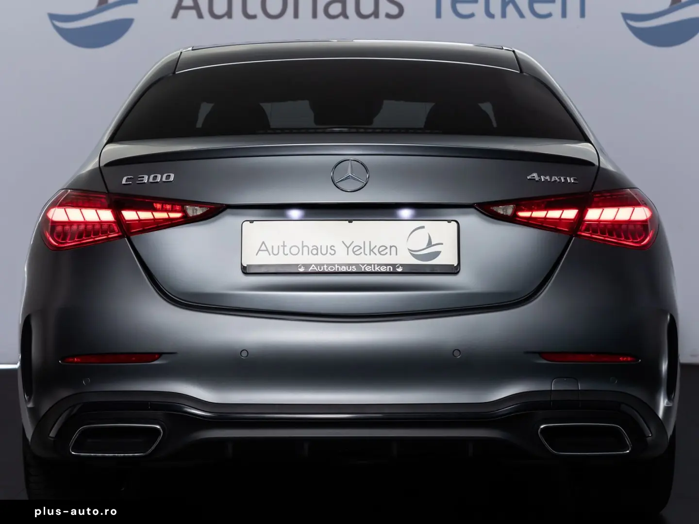 MERCEDES-BENZ C 300 4M AMG-LINE  DISTR PANO AHK 360